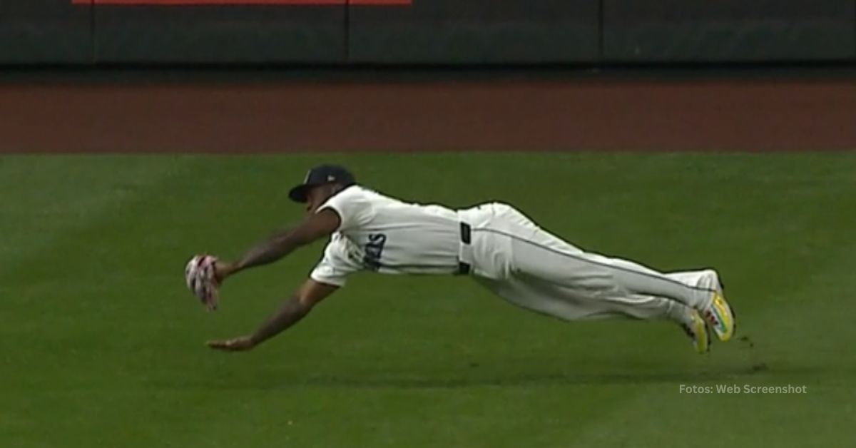 Randy Arozarena en los jardines con Seattle Mariners