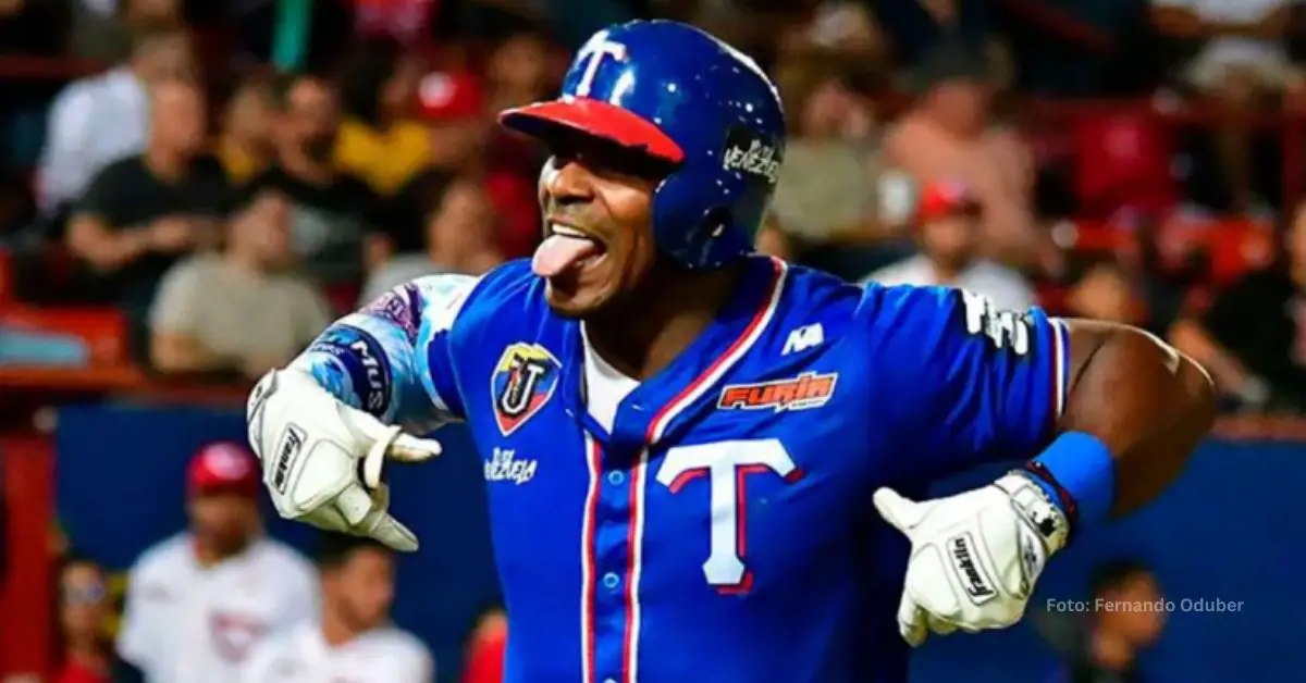 Yasiel Puig con Tiburones de La Guaira