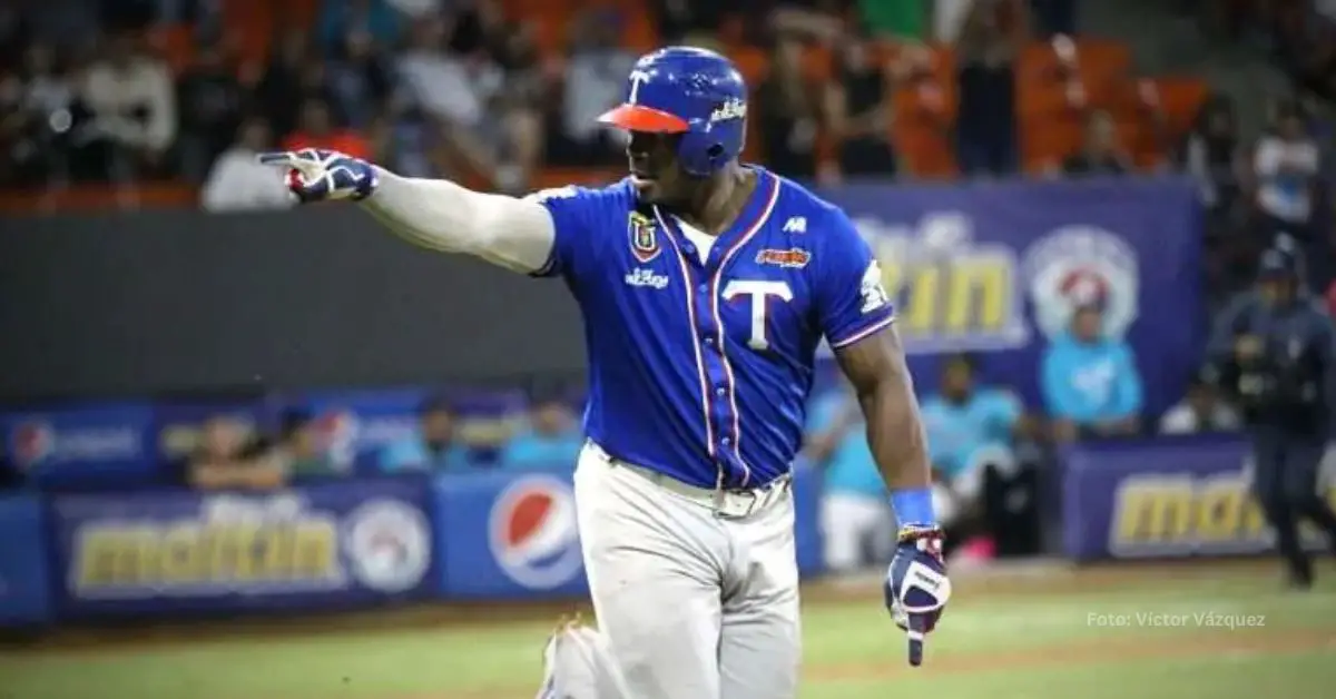 Cubano Yasiel Puig 2do jonrón Tiburones de La Guaira