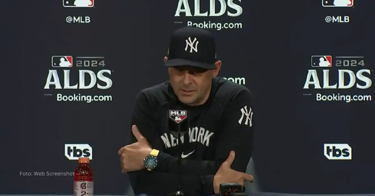 Aaron Boone en rueda de prensa con New York Yankees