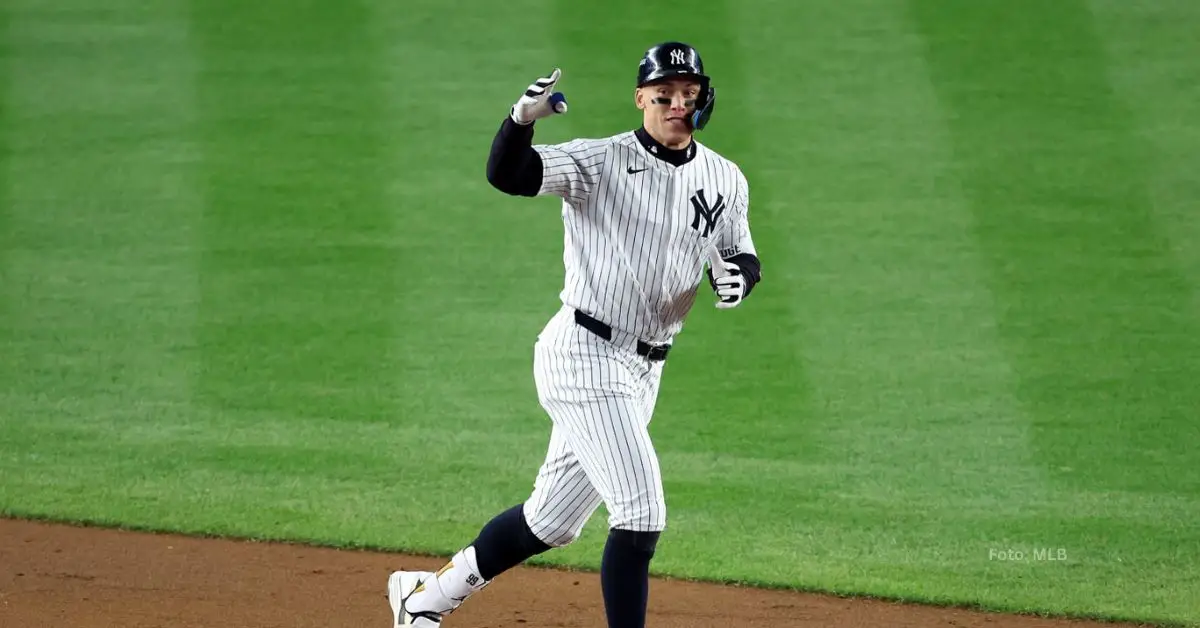 Aaron Judge recorriendo las bases tras jonrón con New York Yankees