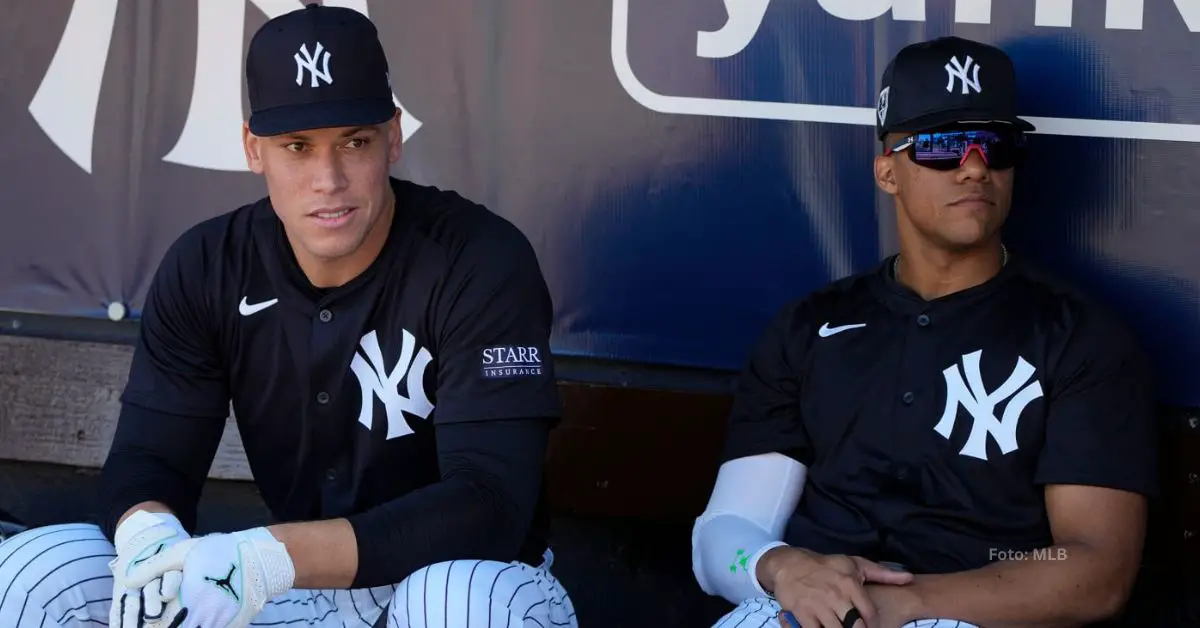 Aaron Judge y Juan Soto en dugout de New York Yankees