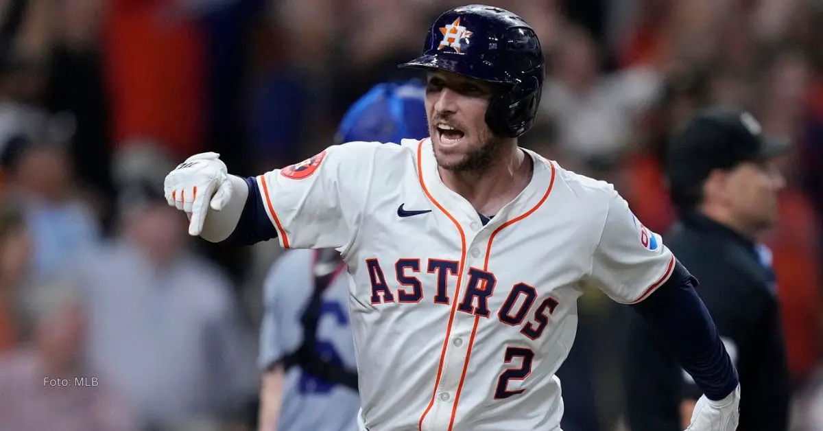 Alex Bregman celebrando jonrón con Houston Astros