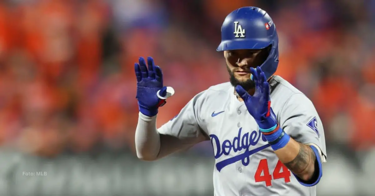 Andy Pages celebrando tras conectar jonrón con Los Angeles Dodgers