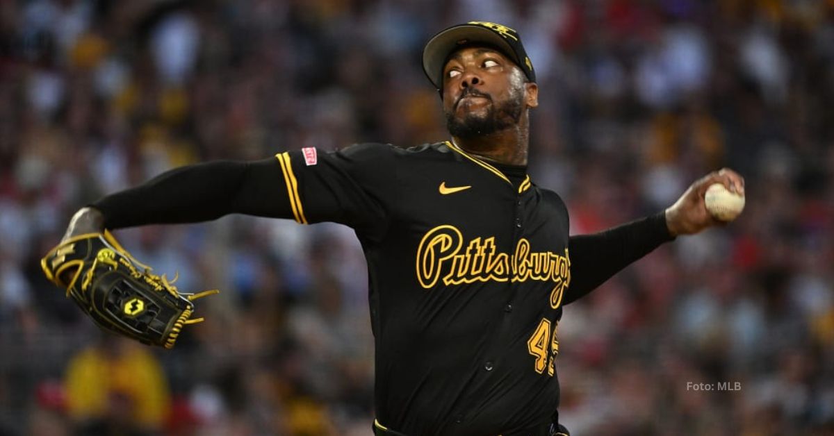 Aroldis Chapman lanzando con Pittsburgh Pirates