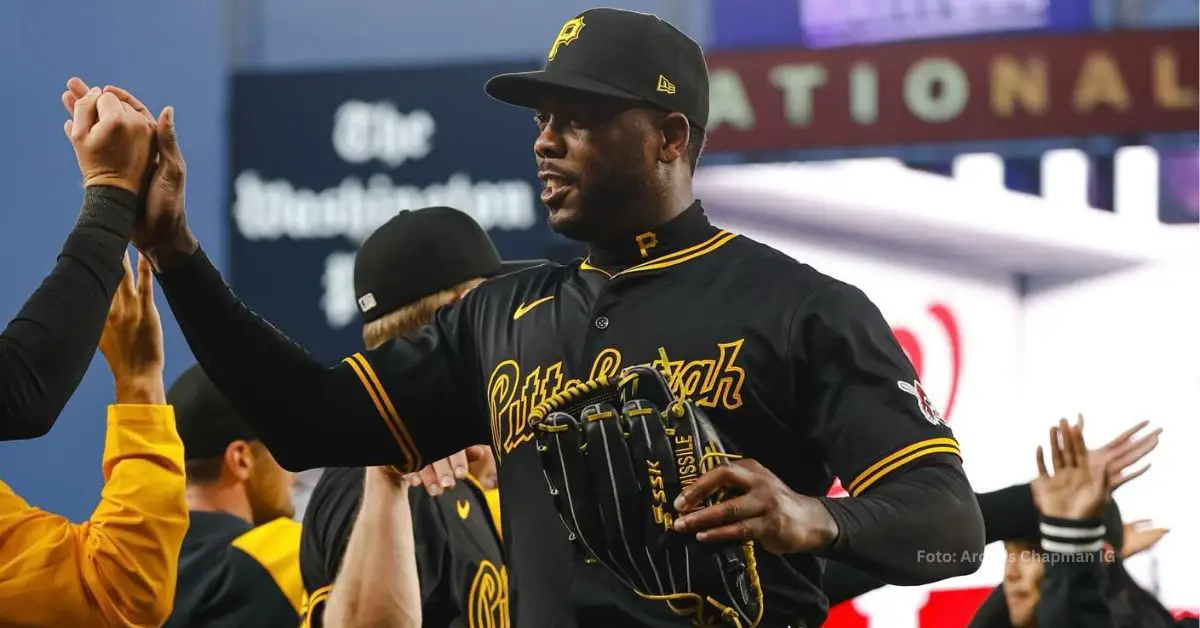 Aroldis Chapman celebrando el triunfo con sus compañeros de Pittsburgh Pirates