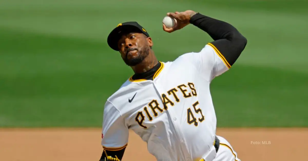 Aroldis Chapman lanzando con Pittsburgh Pirates