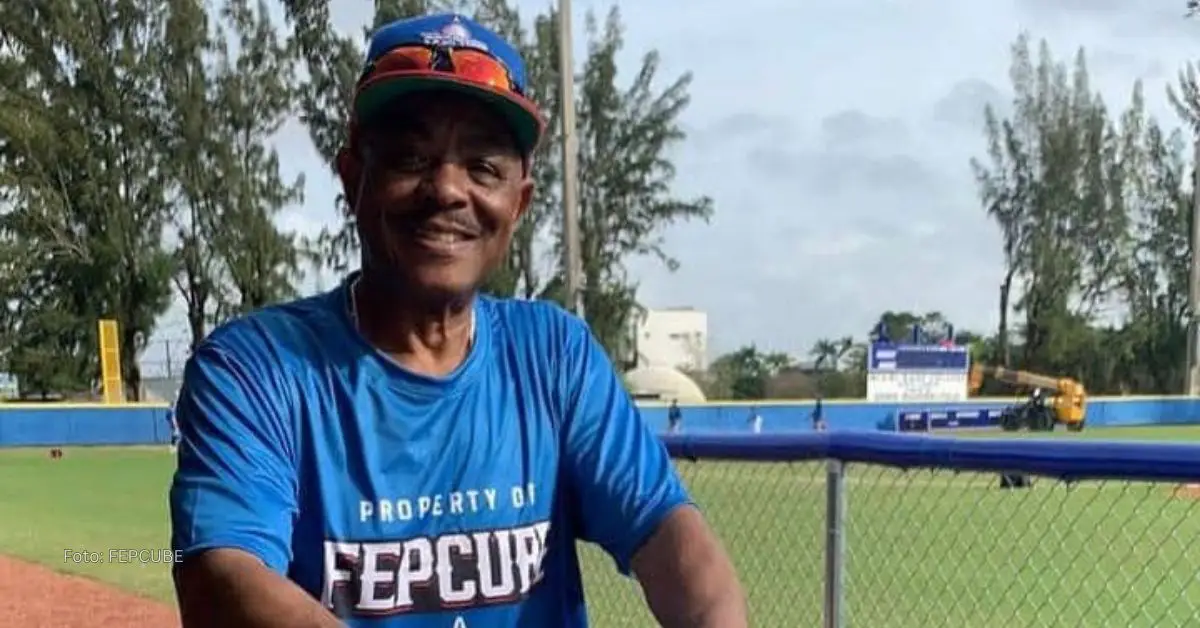 Bárbaro Garbey durante un entrenamiento de FEPCUBE sonriendo