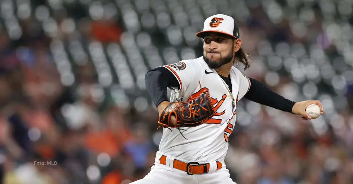 Cionel Pérez con Baltimore Orioles