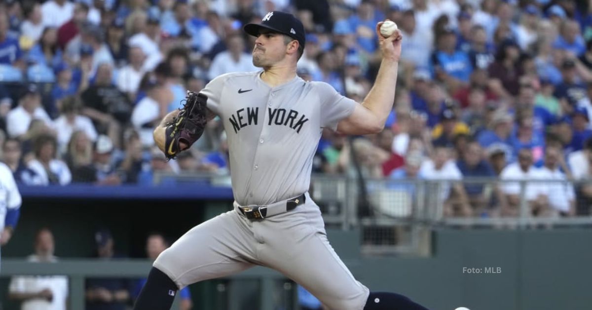 Carlos Rodón con el uniforme de Yankees