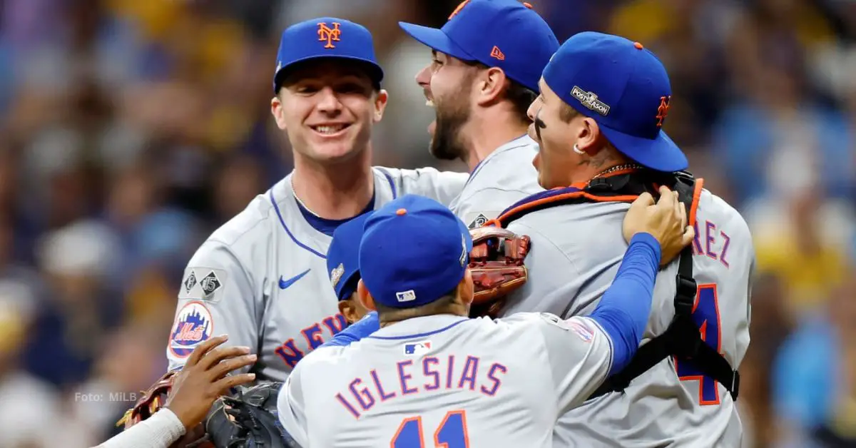 José Iglesias y el equipo de New York Mets celebrando la clasificación a la Serie Divisional