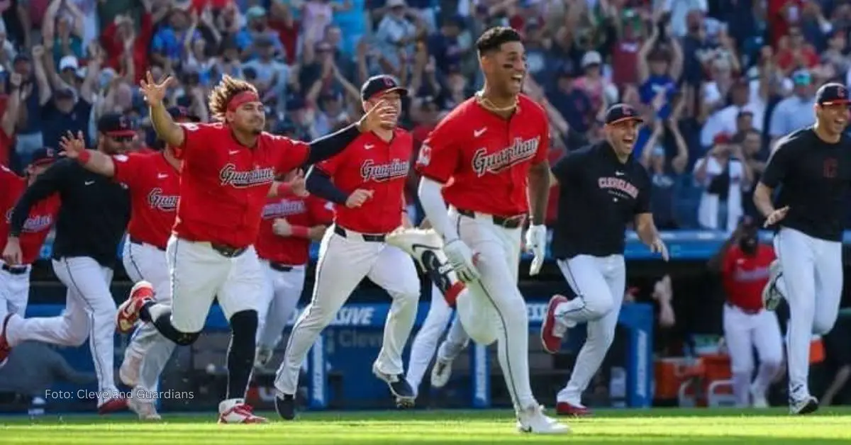 Cleveland Guardians celebrando una victoria en la temporada de MLB 2024