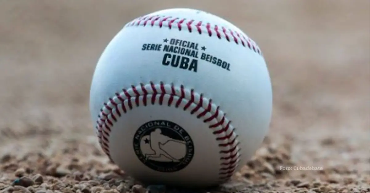 Una de las pelotas utilizadas en el beisbol cubano