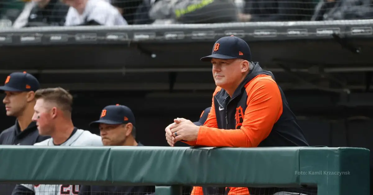 A.J Hinch en el dugout de Detroit Tigers en MLB 2024