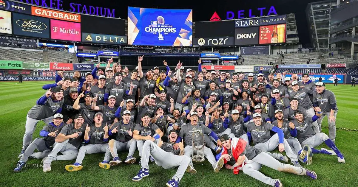 Los Angeles Dodgers celebrando su octavo título de Serie Mundial MLB.