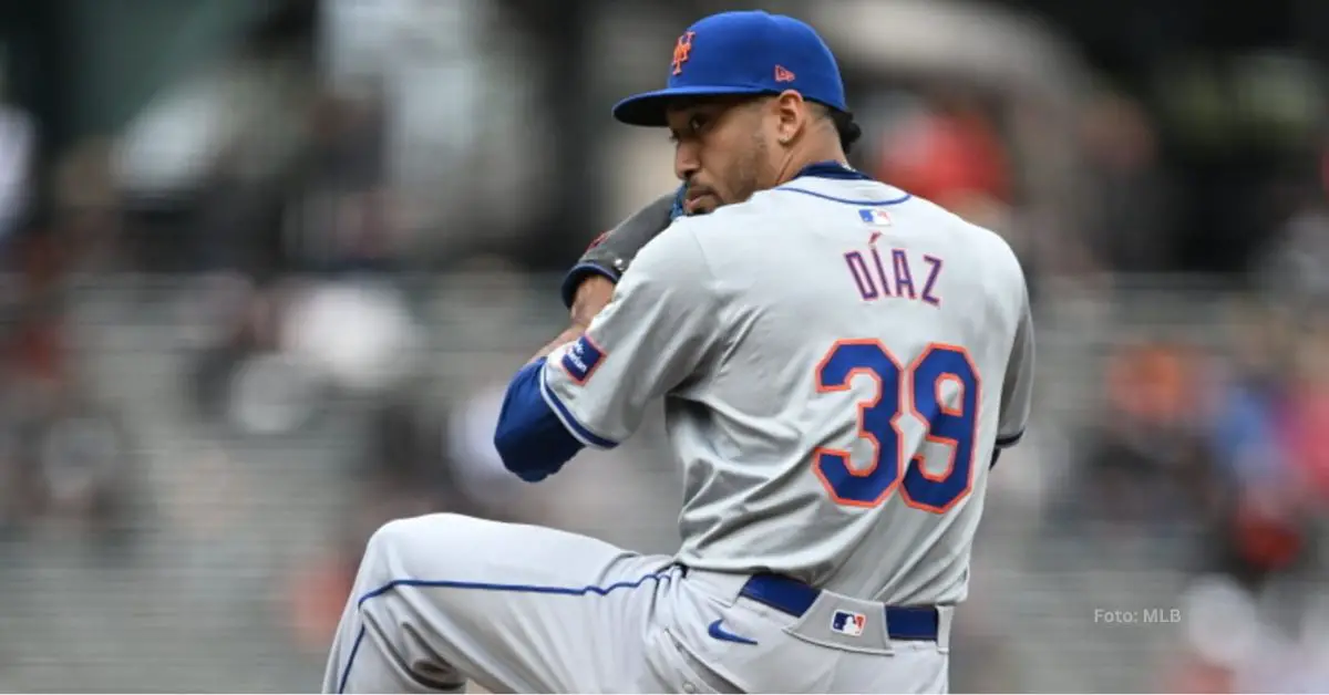 Edwin Díaz lanzando con New York Mets