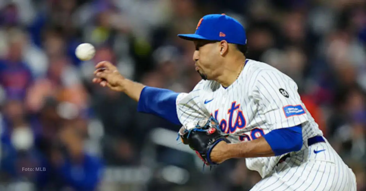 Edwin Díaz lanzando con New York Mets