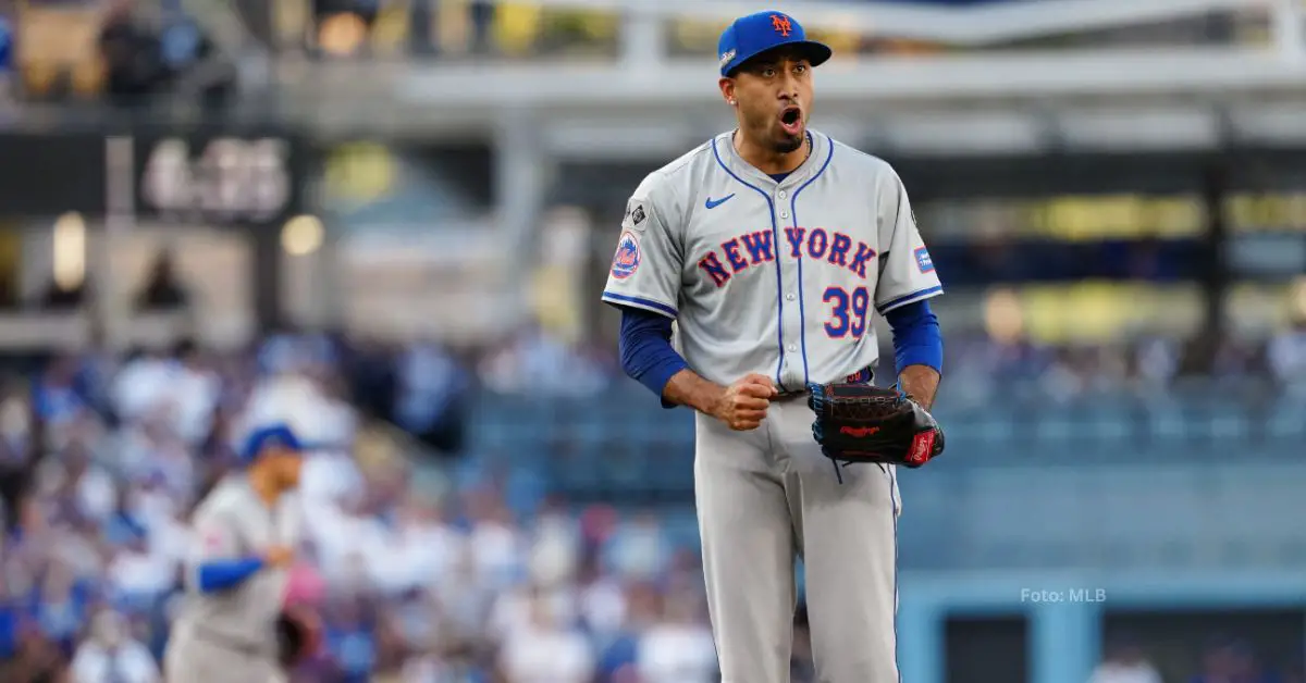 El puertorriqueño Edwin Díaz celebrando la victoria