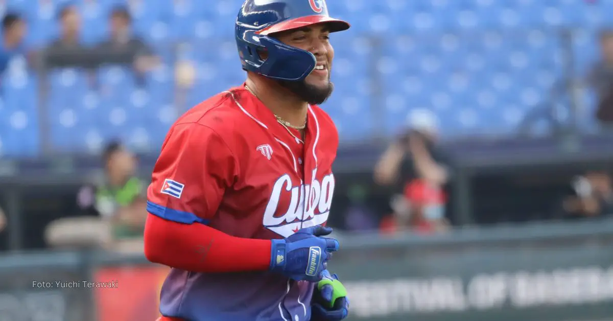 Yoan Moncada con el uniforme del Equipo Cuba