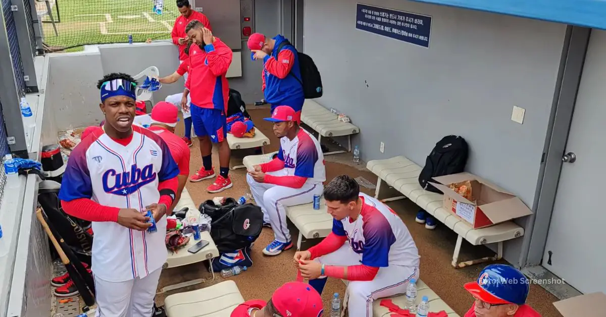 Equipo Cuba en el dugout esperando