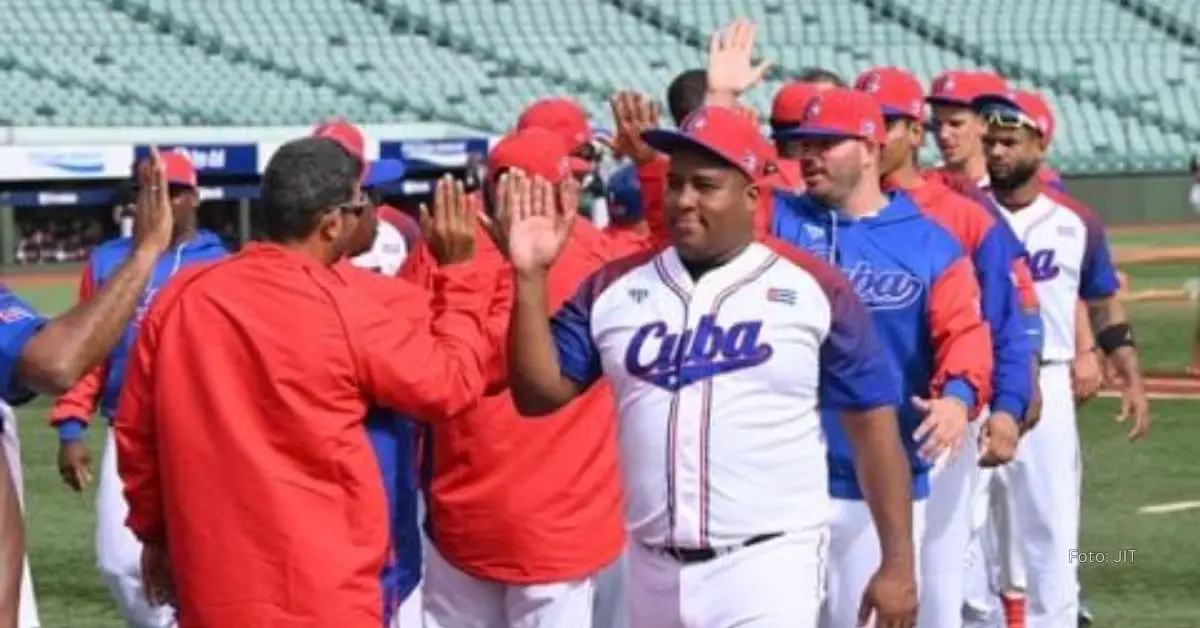 Equipo cuba celebrando