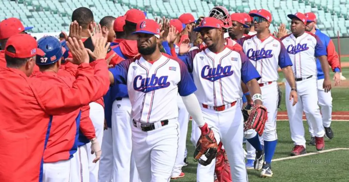 Equipo cuba celebrando