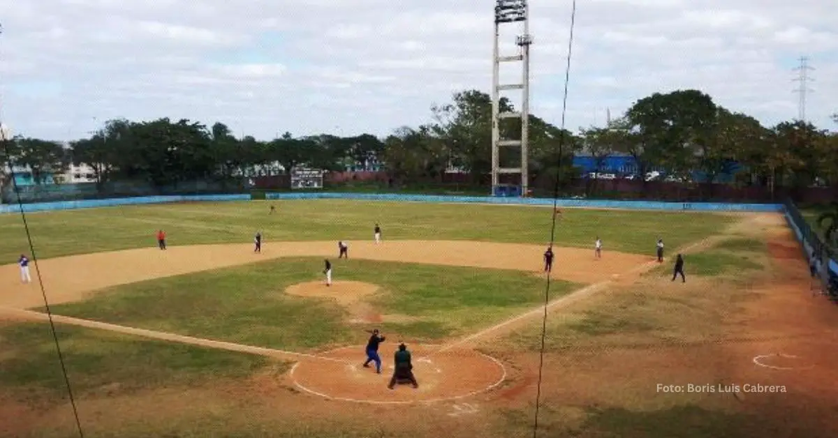 Estadio Santiago «Changa» Mederos de