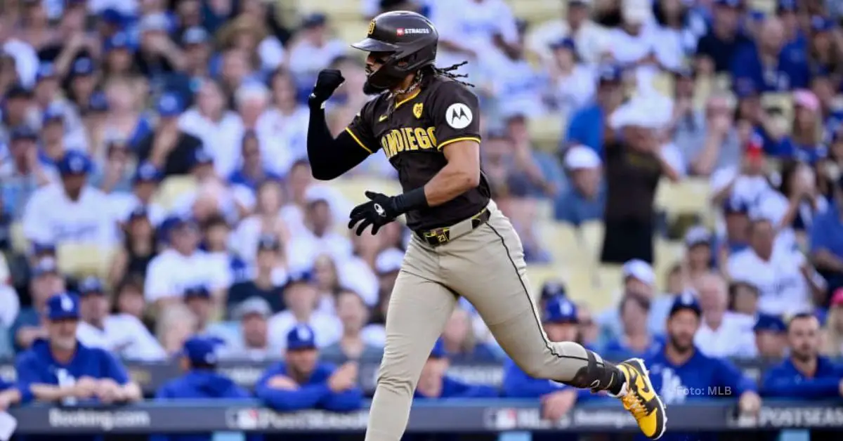 Fernando Tatis Jr. recorriendo las bases tras jonrón con San Diego Padres