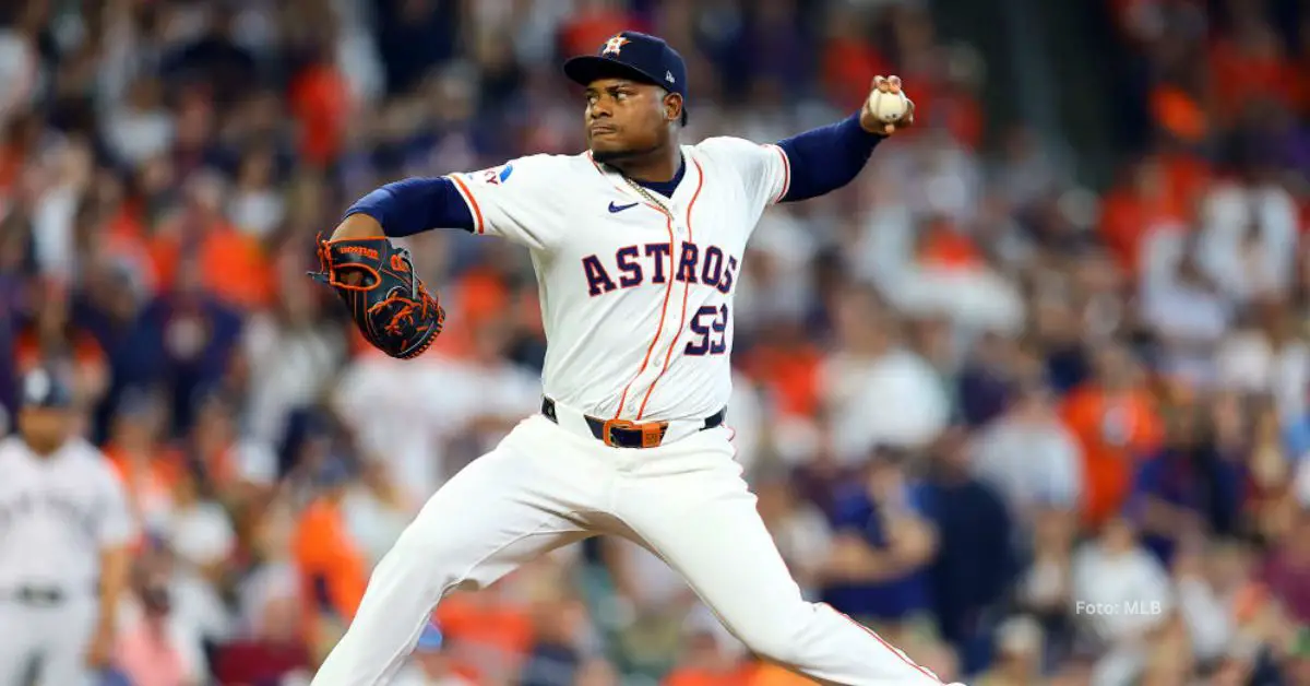 Framber Valdez lanzando con Houston Astros