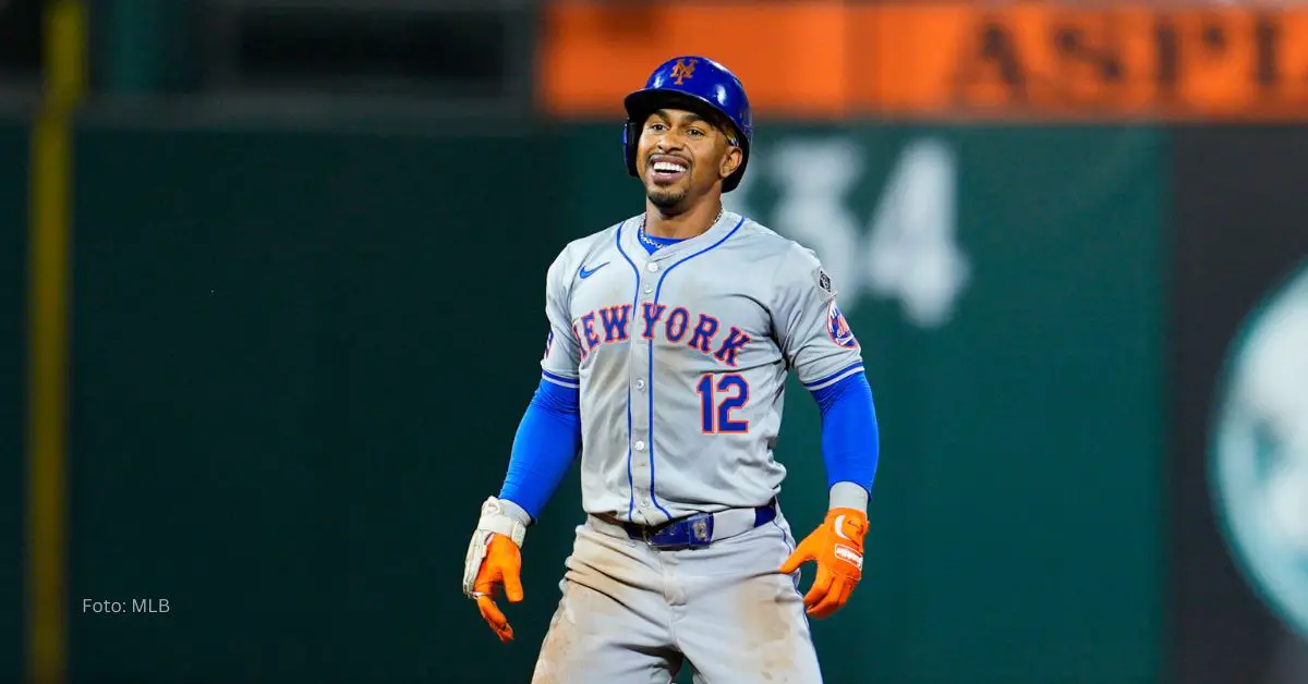 Francisco Lindor sonriendo con el uniforme de New York Mets en MLB