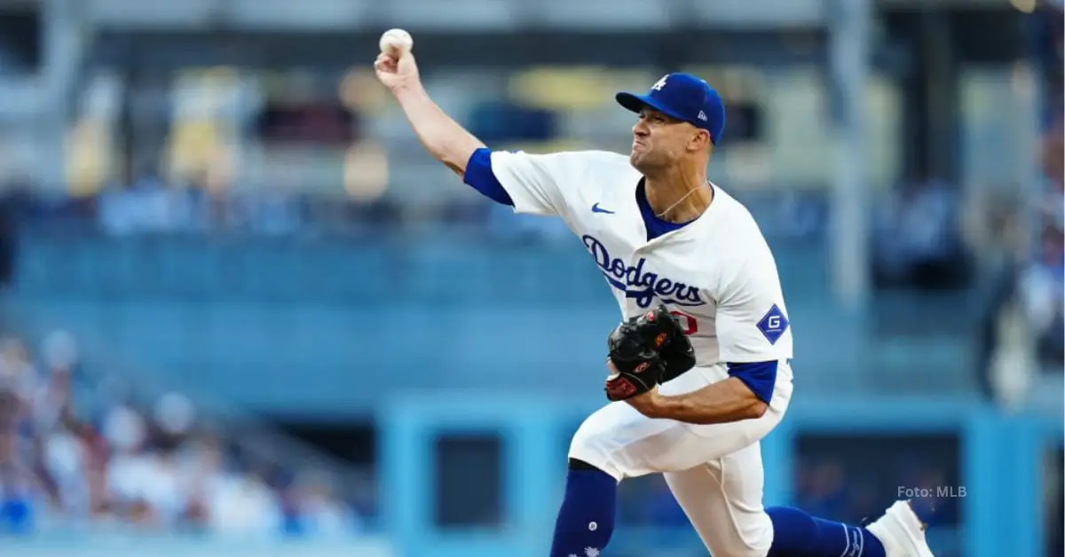 Jack Flaherty lanzando con Los Angeles Dodgers