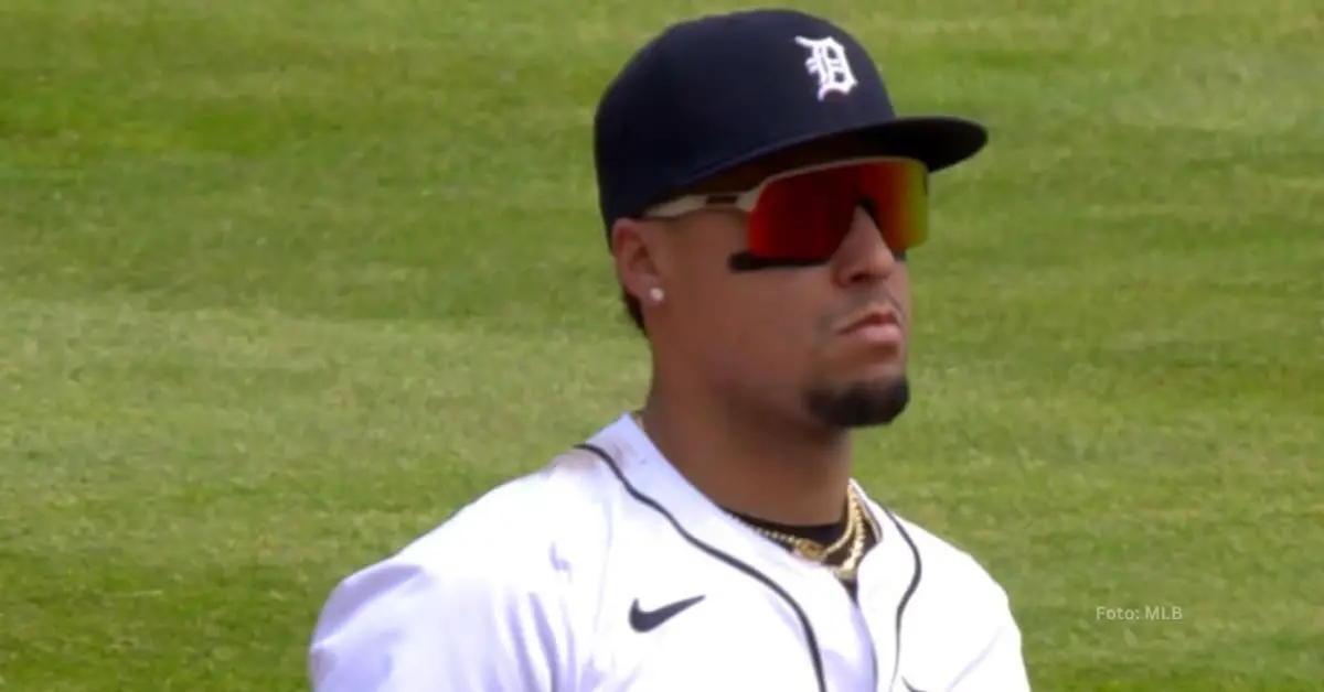 Javier Báez en el campocorto con Detroit Tigers