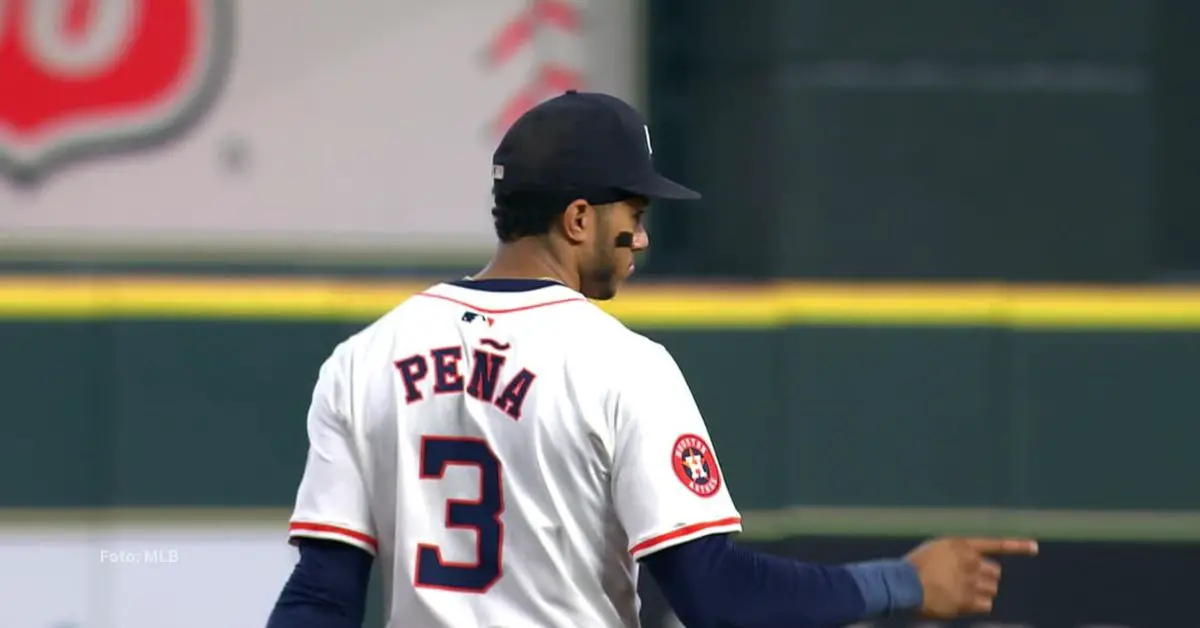 Jeremy Peña en el campocorto con Houston Astros