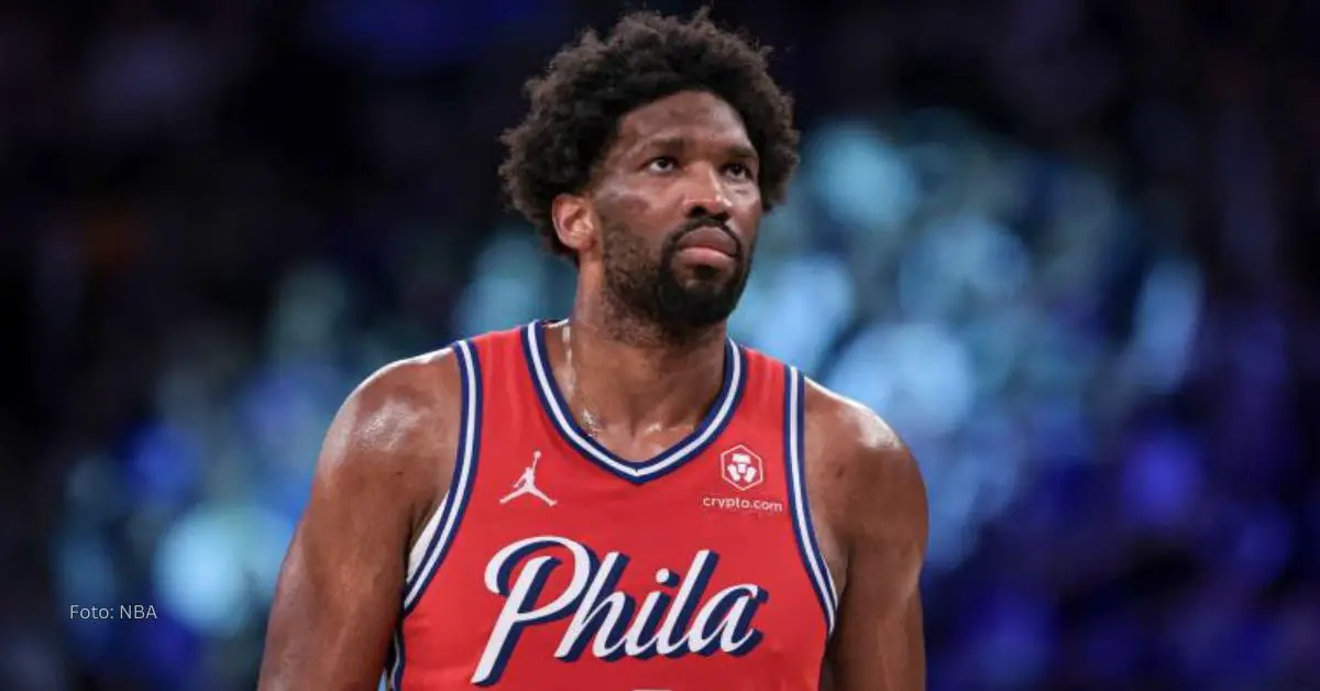 Joel Embiid con el uniforme de Philadelphia 76ers