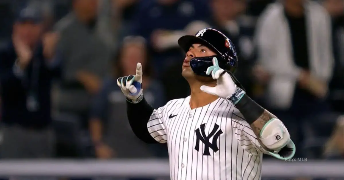 Gleyber Torres señalando el cielo tras jonrón con New York Yankees