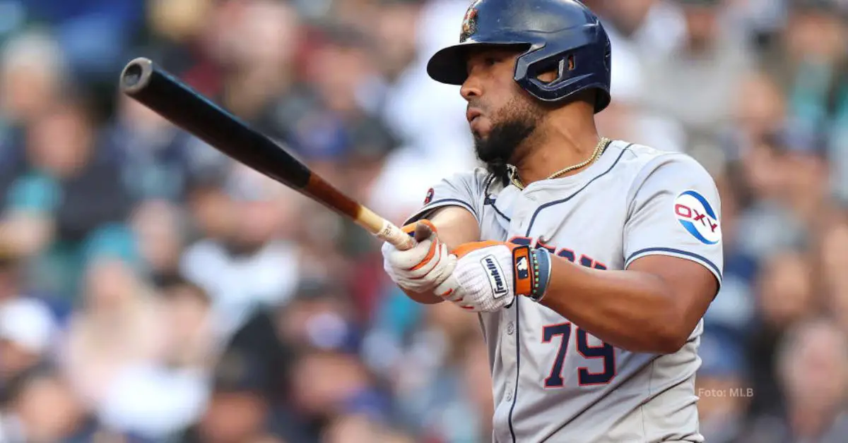 Jose Abreu bateando con Houston Astros