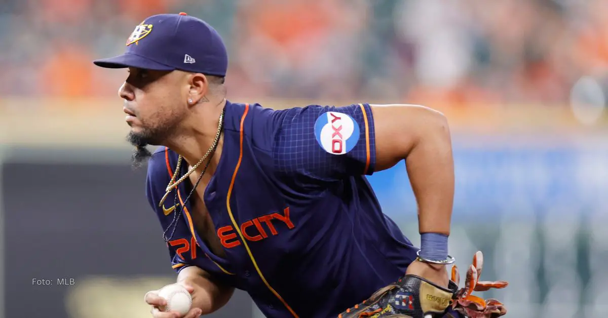 Jose Abreu con el uniforme de Houston Astros en MLB