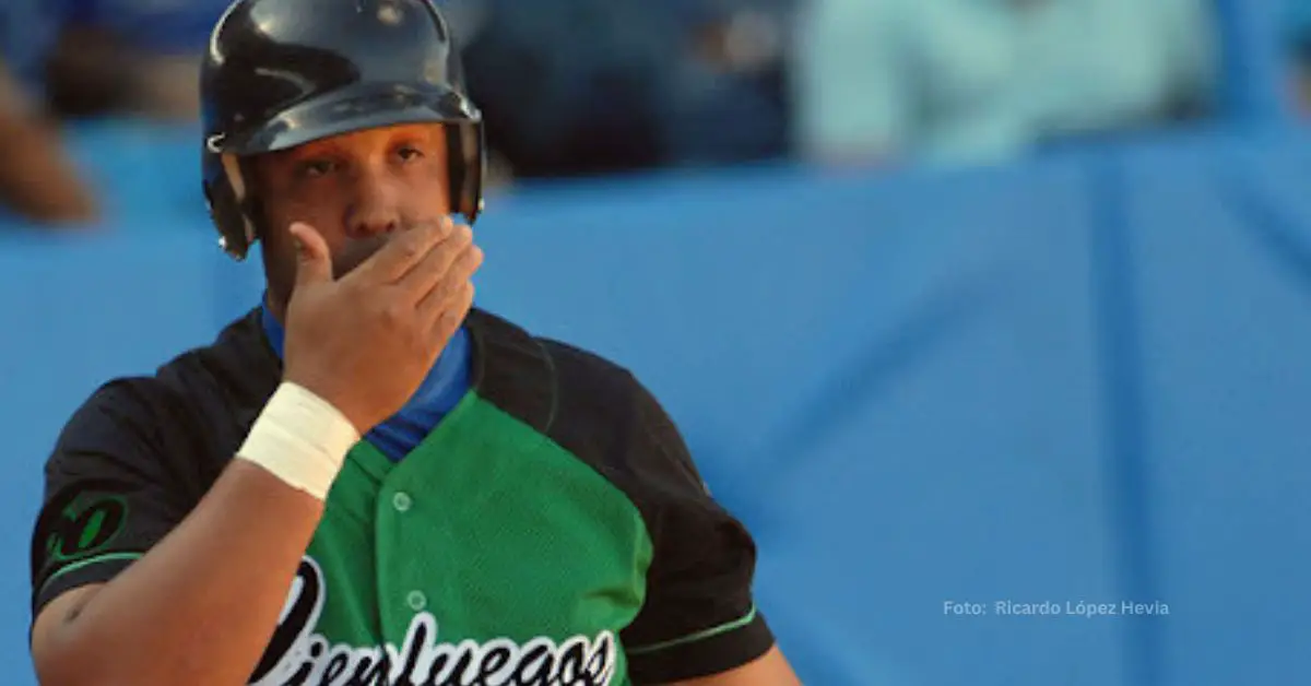 Jose Abreu con el equipo de Cienfuegos en la Serie Nacional