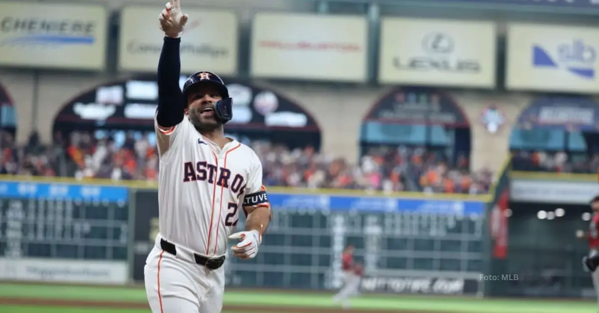 Jose Altuve celebra jonrón con Houston Astros