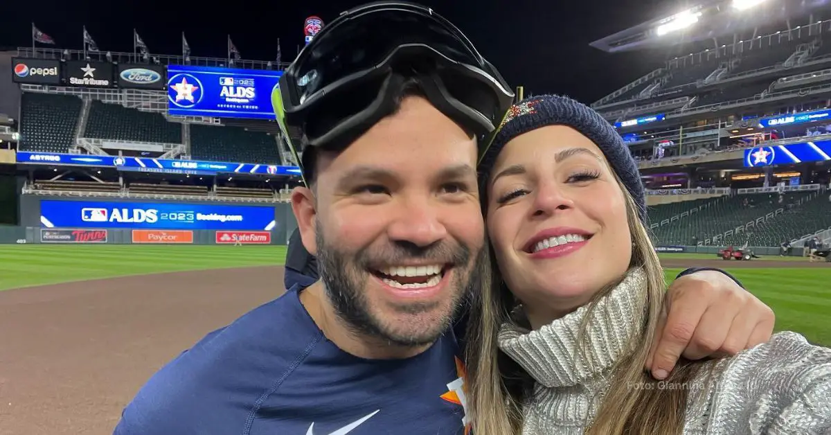 Jose Altuve con su esposa celebrando la clasificación de Houston Astros