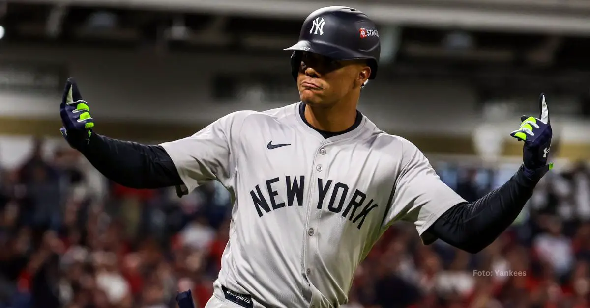 Juan Soto haciendo gestos a su dugout tras jonrón ante Cleveland Guardians