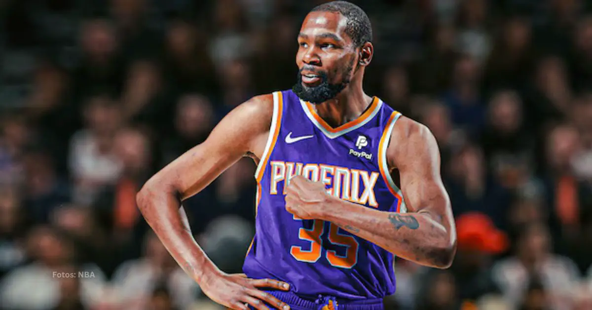 Kevin Durant en un juego con Phoenix Suns