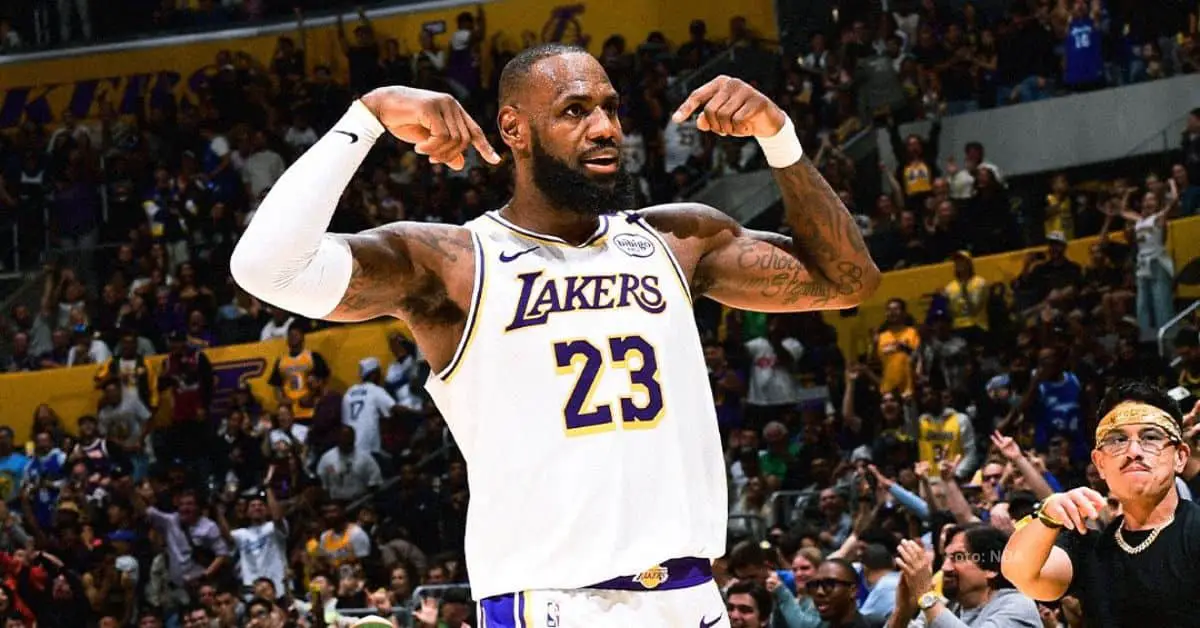 LeBron James luciendo con Lakers