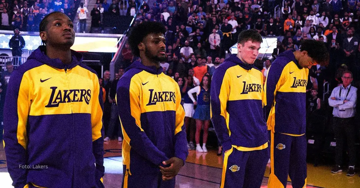 Equipo titular de Los Angeles Lakers frente a Golden State Warriors en NBA.