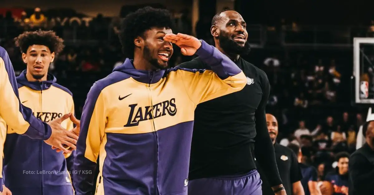 LeBron James y su hijo en un calentamiento con Los Angeles Lakers