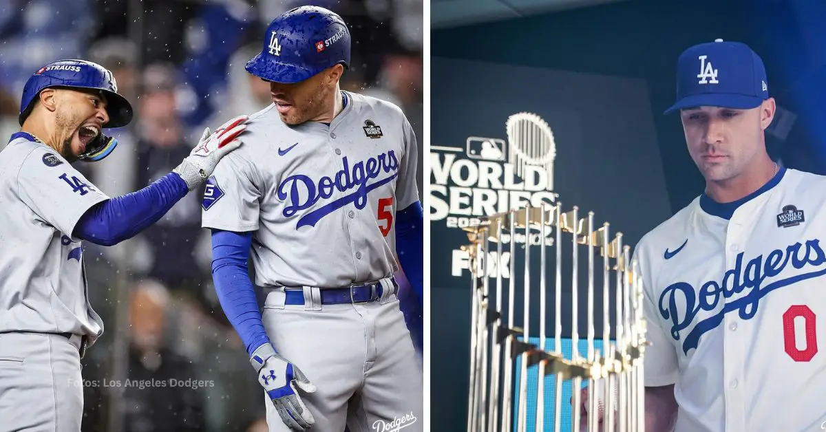 Mookie Betts y Freddie Freeman celebrando y Jack Flaherty observando el trofeo de Serie Mundial