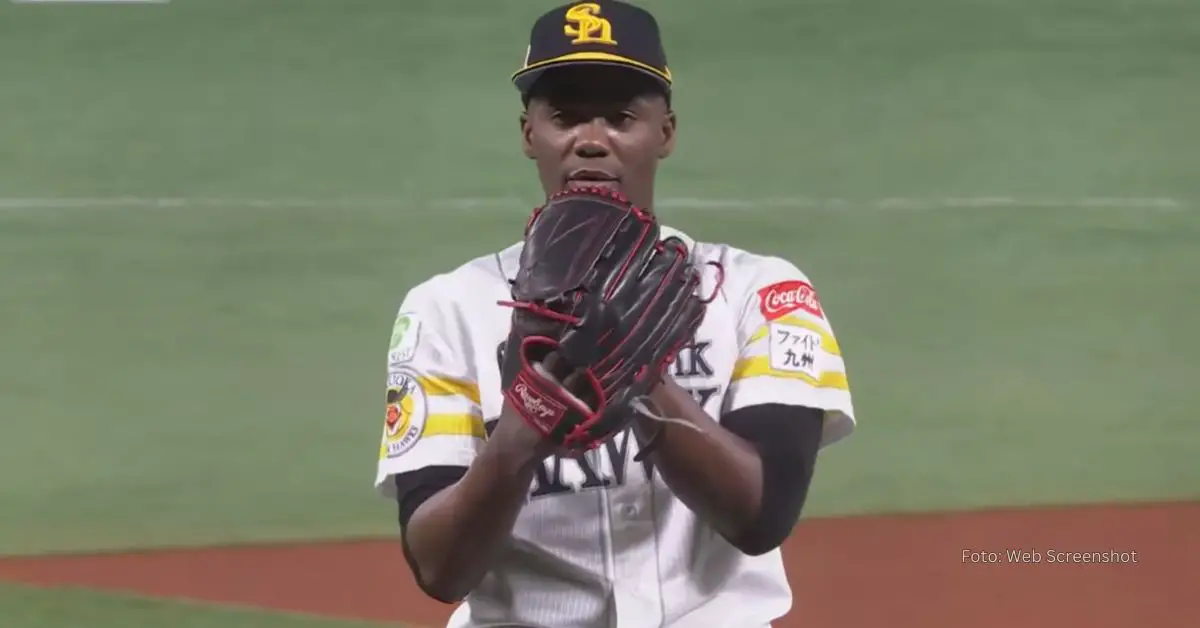 Livan Moinelo, Fukuoka SoftBank Hawks.