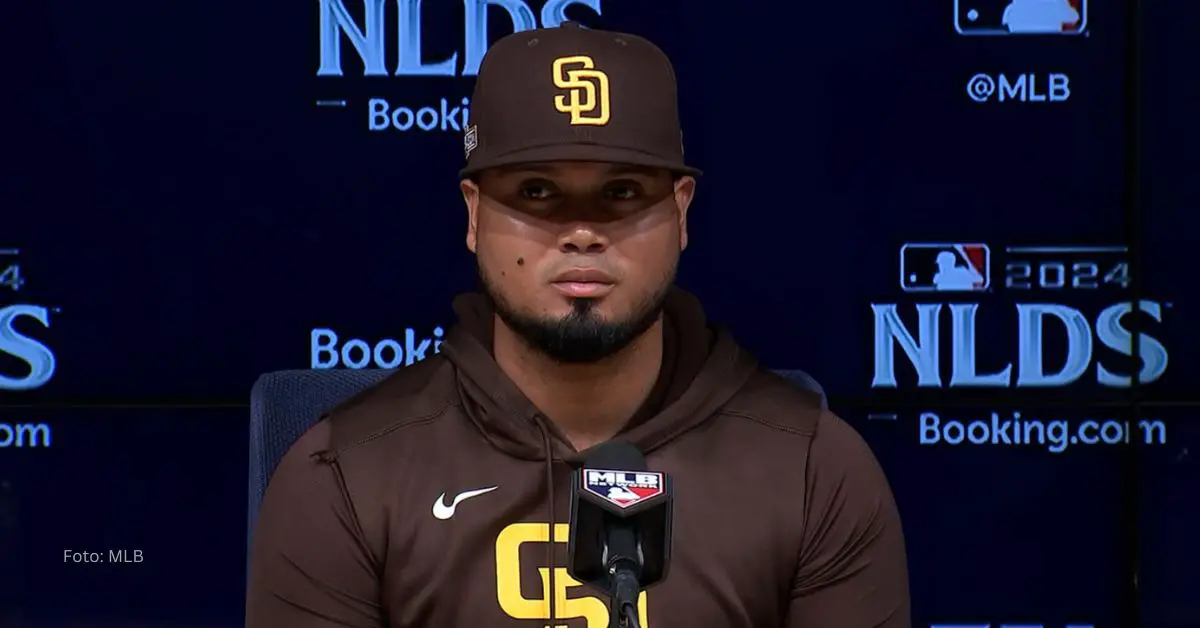 Venezolano Luis Arráez en conferencia de prensa durante la postemporada de MLB 2024 con San Diego Padres