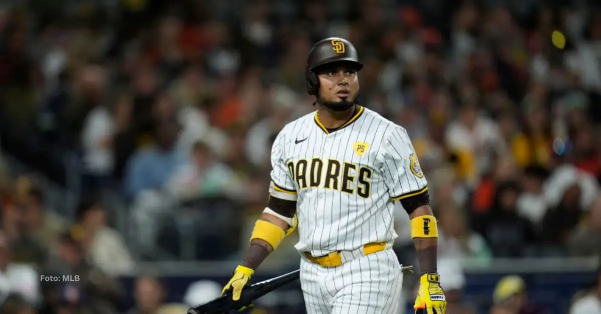 Luis Arráez con el uniforme de San Diego Padres