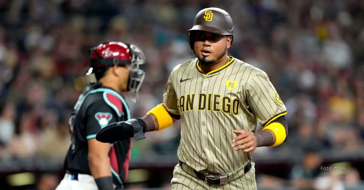 Luis Arráez con el uniforme de San Diego Padres